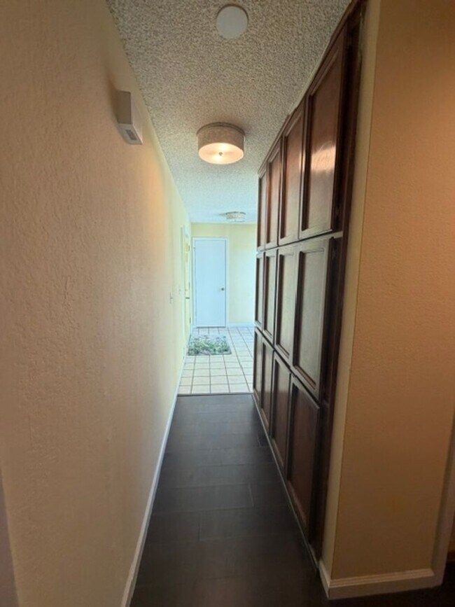 Building Photo - Charming 3 Bedroom + 2 Bathroom Half-Plex Near the American River in Fair Oaks: $2,375.00 + $100.00