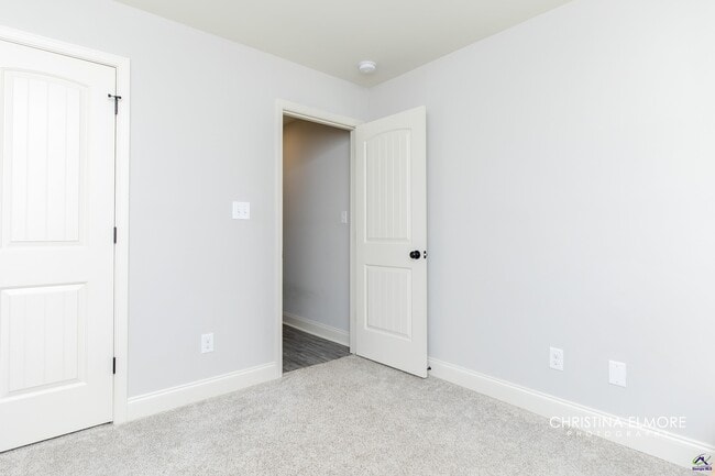 Building Photo - 214 Creek Ridge Dr