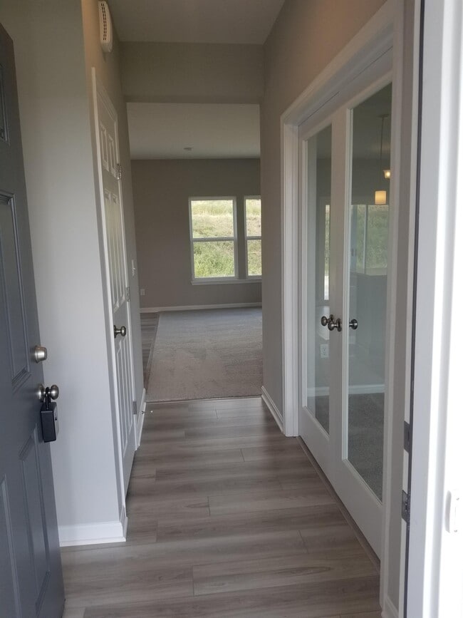 Building Photo - 1389 Meadowrun Ln