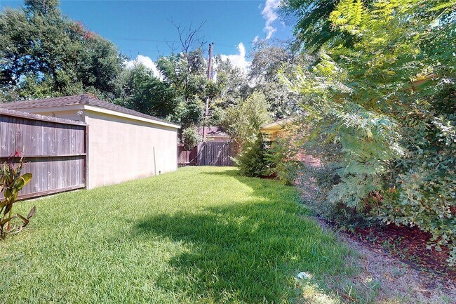 Building Photo - 5850 Braesheather Dr