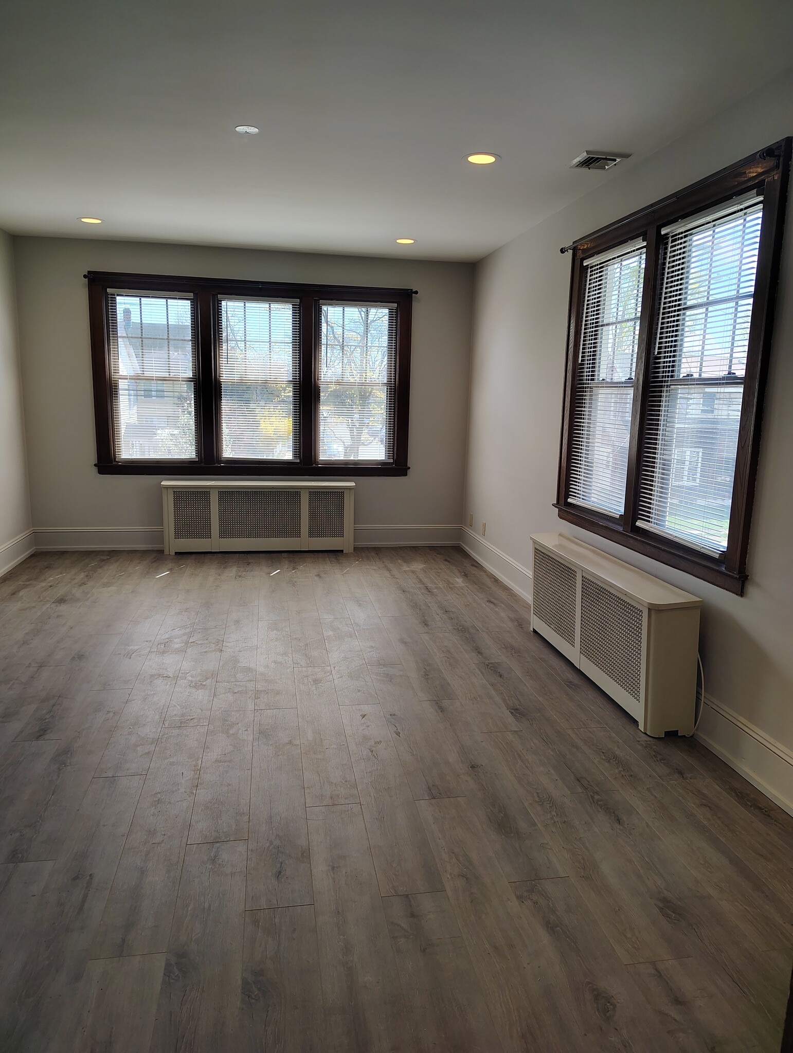 Building Photo - 45 Ardmore St