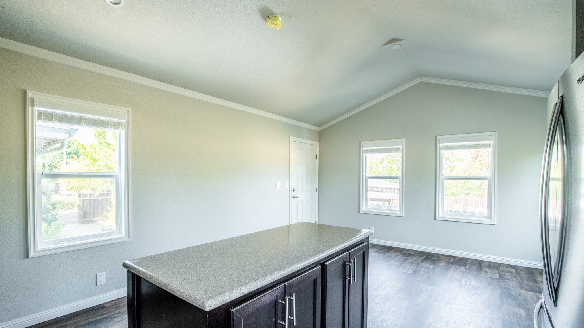 Building Photo - 408 Springvalley Dr