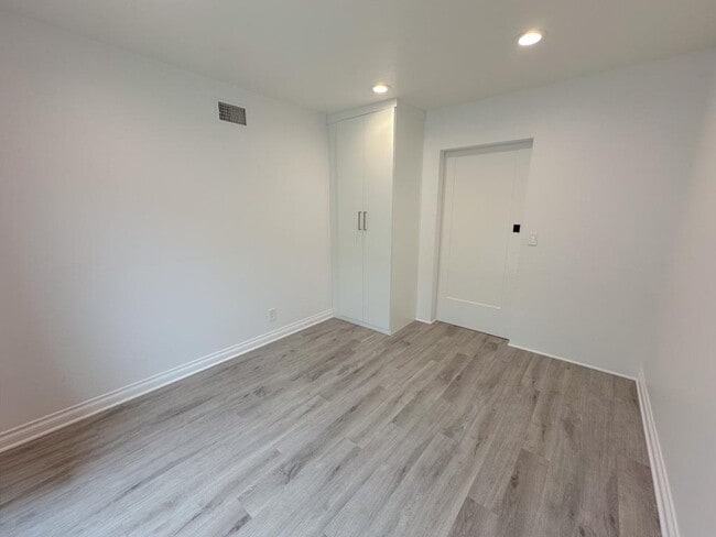 Building Photo - 25761 Serenata Dr