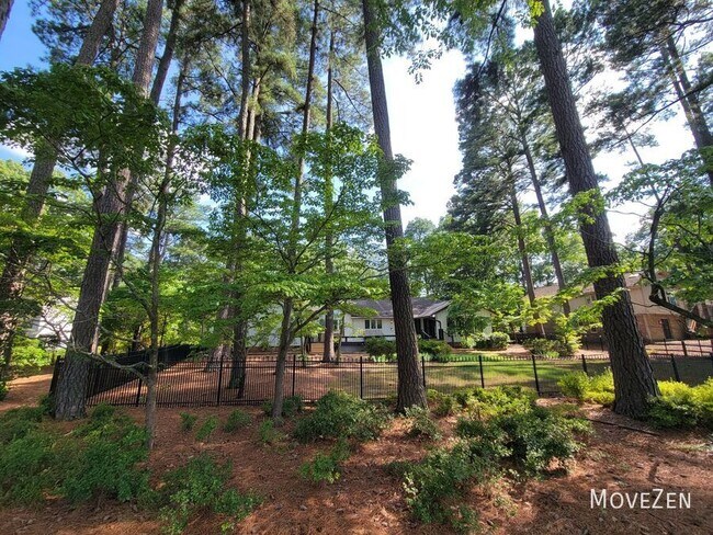 Building Photo - 6829 Greystone Dr