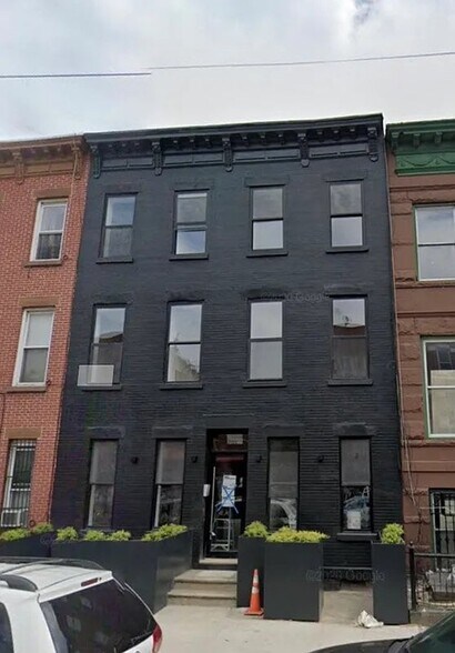 Building Photo - 588 Quincy St