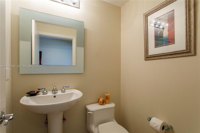 Building Photo - 21050 Point Pl