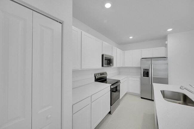 Building Photo - 520 Rivergrass St