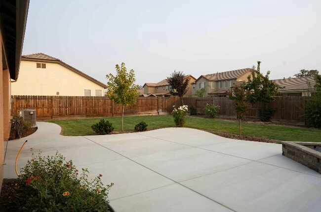 Building Photo - 2535 W Sady Ct