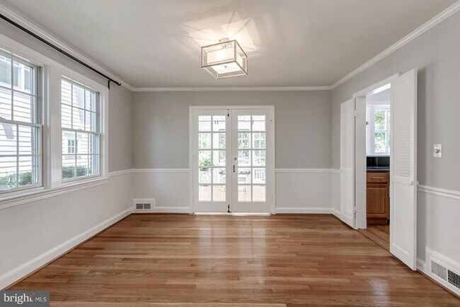 Building Photo - 4811 Drummond Ave