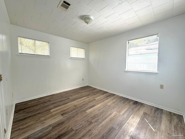 Building Photo - 4509 Versailles Dr