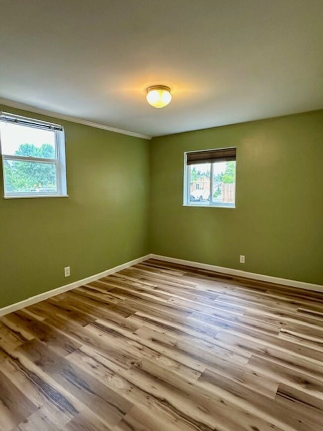 Building Photo - Great one bedroom unit in mid-town!  A must see!