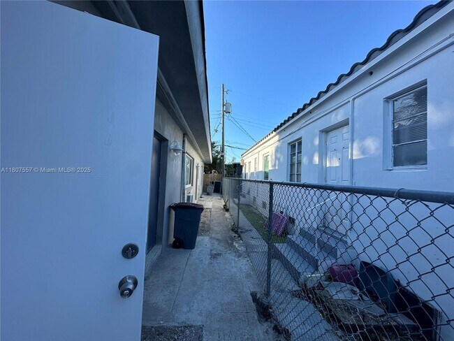 Building Photo - 836 81st St