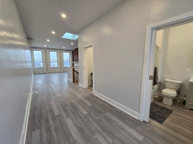 Building Photo - Beautifully Remodeled 3 Bedroom With Rooftop Deck - Downtown Sharpsburg