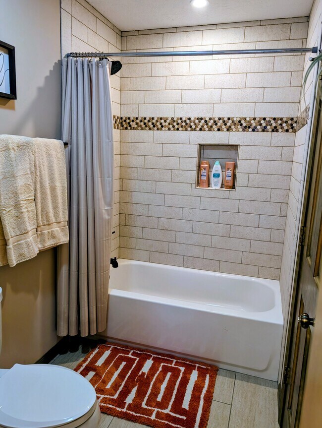 Building Photo - 842 Saddle Back Cir