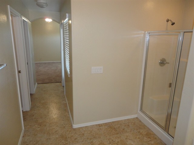 Building Photo - 10542 W La Reata Ave