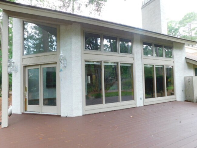 Building Photo - 20 Toppin Dr