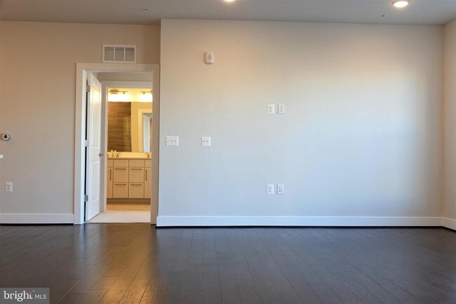 Building Photo - 210 Decoverly Dr