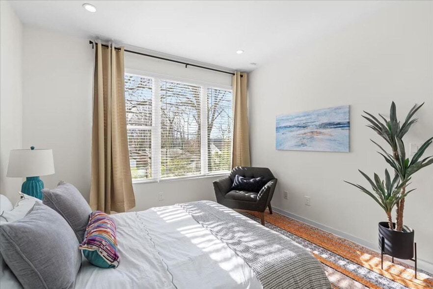 Building Photo - 1319 Anderson St