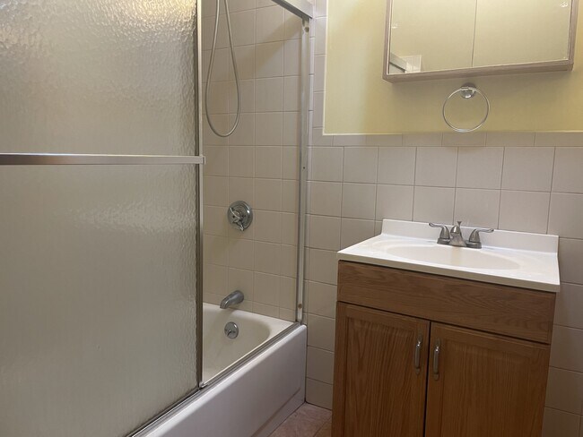 Building Photo - 118 Charles St