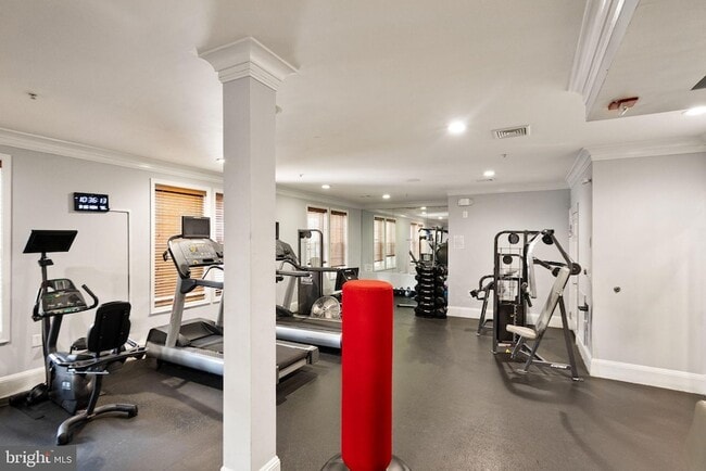 Building Photo - 2465 Army Navy Dr