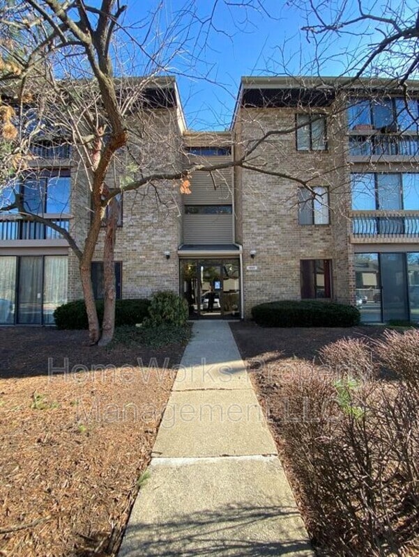 Building Photo - 10547 Twin Rivers Rd