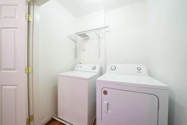 Building Photo - 1403 Broadmoor Dr