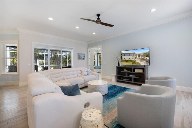 Building Photo - Furnished, Yearly 4bd Home on Siesta Key