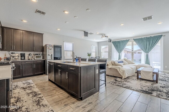 Building Photo - 9935 E Thornbush Ave