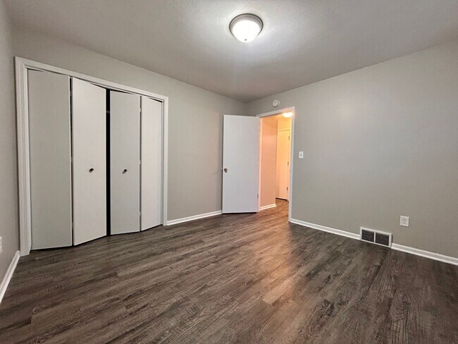 Building Photo - 20th Avenue 8062/8064