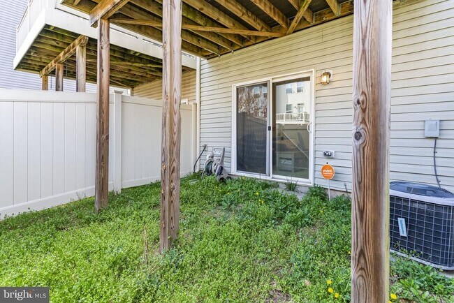 Building Photo - 7933 Trailview Xing