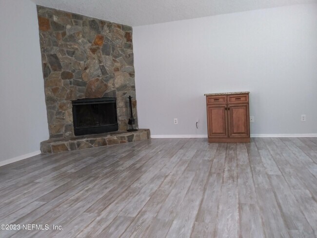 Building Photo - 1047 Hibiscus St