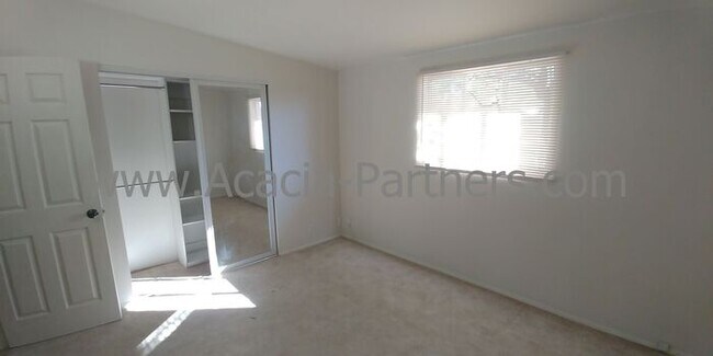 Building Photo - Centrally Located Three Bedroom/Two Bath Home