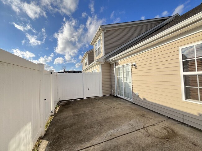 Building Photo - 3323 Risen Star Dr