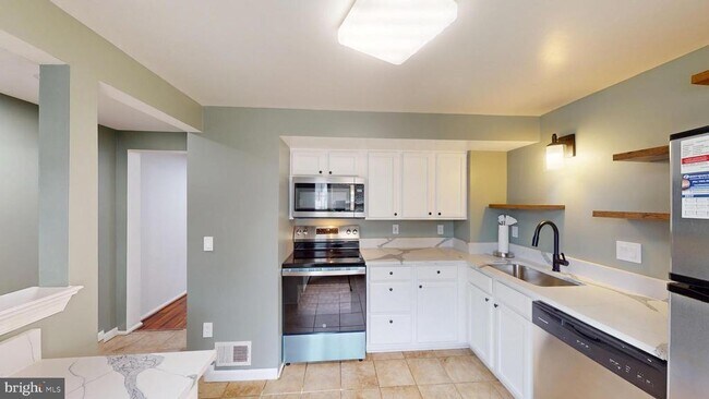 Building Photo - 8551 Braxted Ln