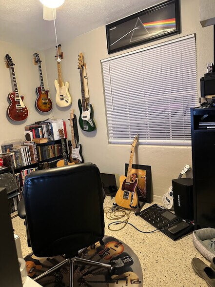 Building Photo - 3115 Adrian Ave