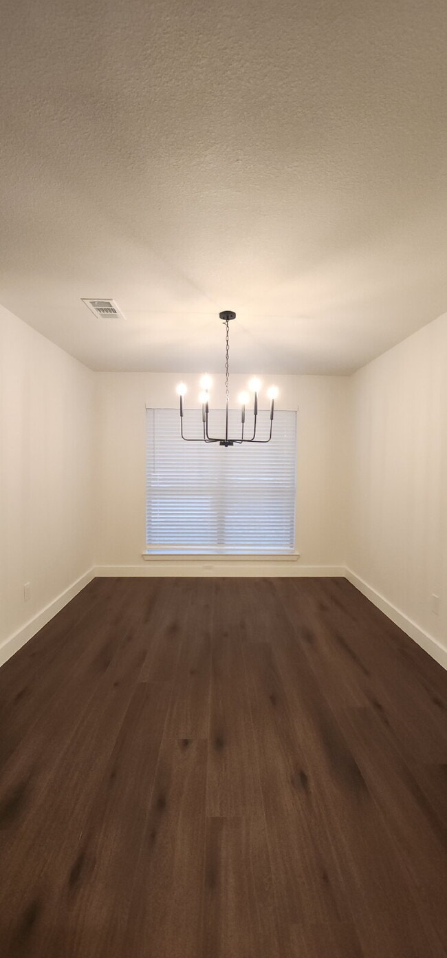 Building Photo - 1112 Concord Dr