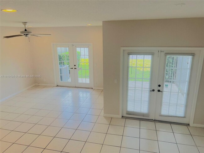 Building Photo - 1647 Hawthorne Pl