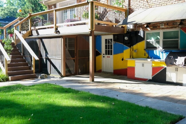 Building Photo - 27 Swanson Ct