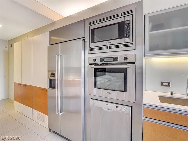 Building Photo - 3722 S Las Vegas Blvd