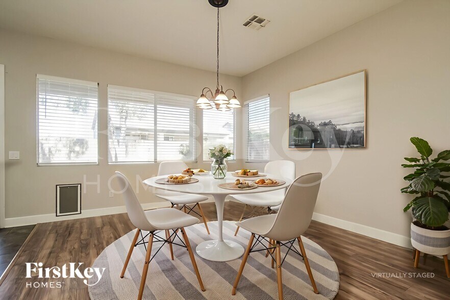 Building Photo - 13702 W Tara Ln