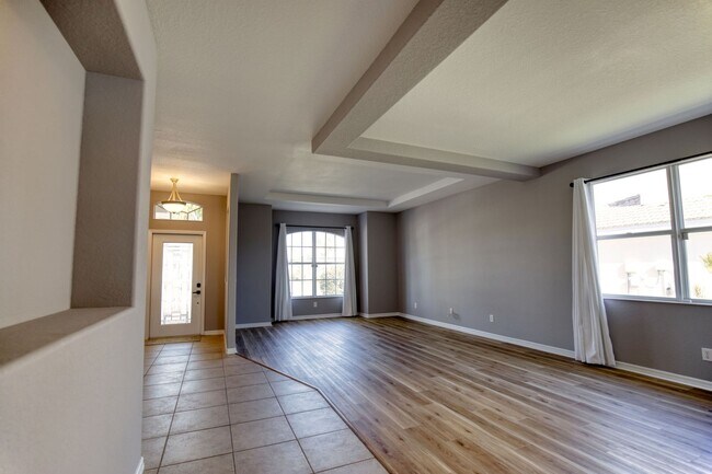 Building Photo - Annual Pool Home in The Stoneybrook Community of Venice!