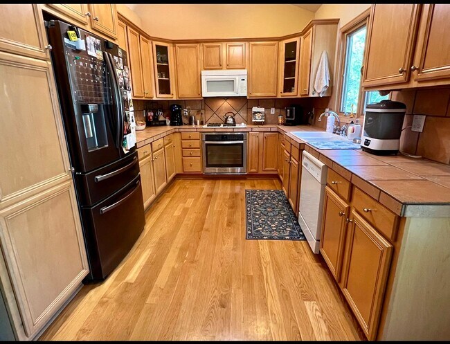 Building Photo - Mountain Shadows Beauty with 3 Bedrooms and 3 Baths Available Soon