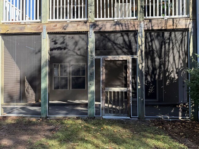 Building Photo - 2 bedroom, 2 bathroom