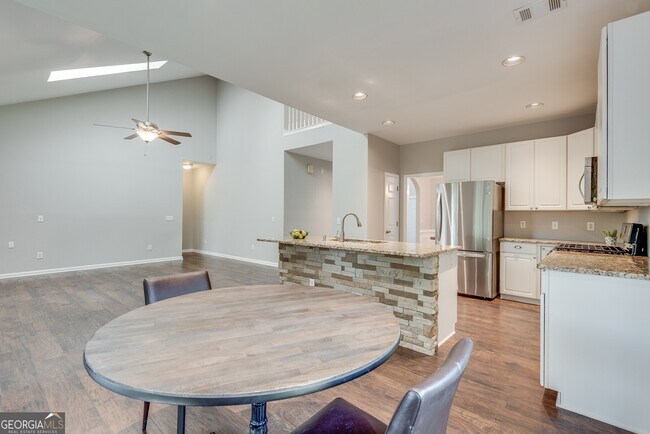 Building Photo - 6515 Fairgreen Dr