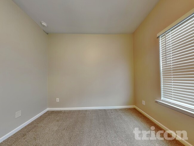 Building Photo - 307 Arbor Cir