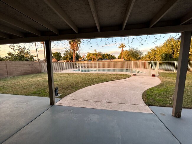 Building Photo - 3 Bed with a private pool