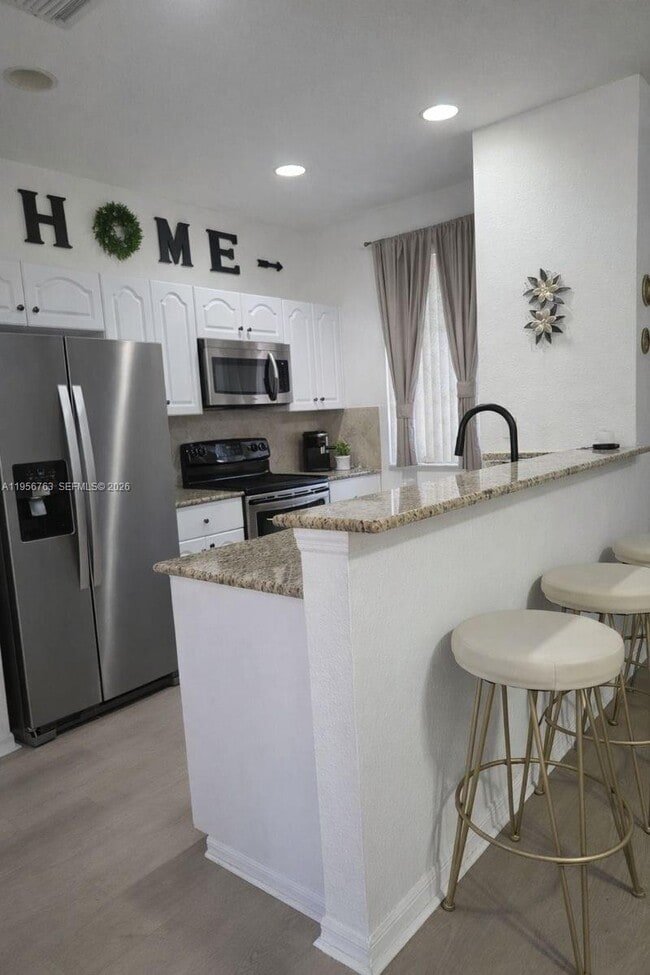 Building Photo - 6036 SW 19th Ct