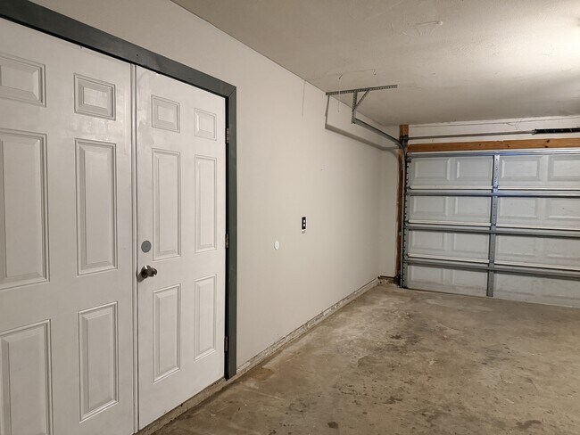 Building Photo - 103 S 4th St