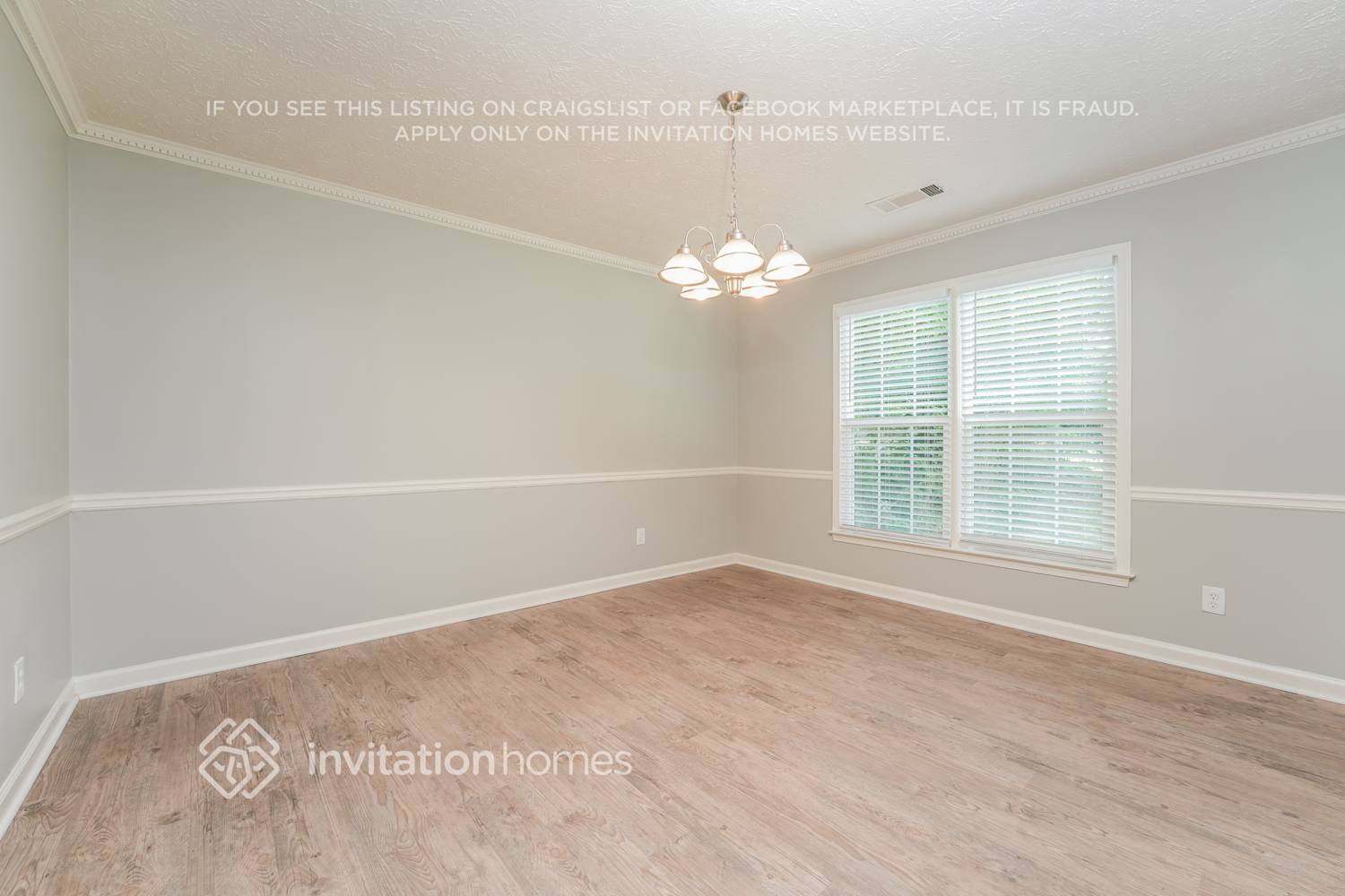 Building Photo - 2215 Valley Wood Dr