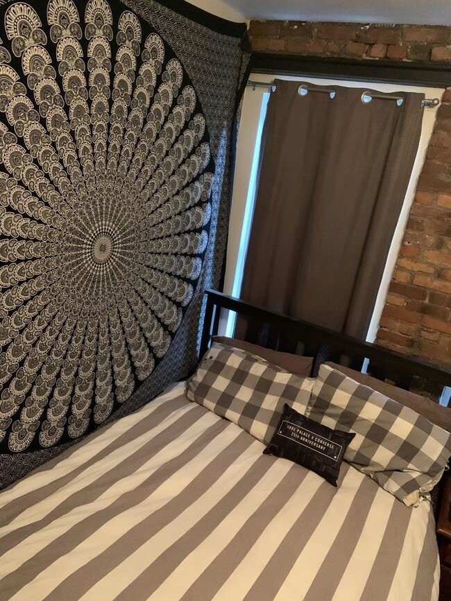 Building Photo - NORTH END 2 BED!!